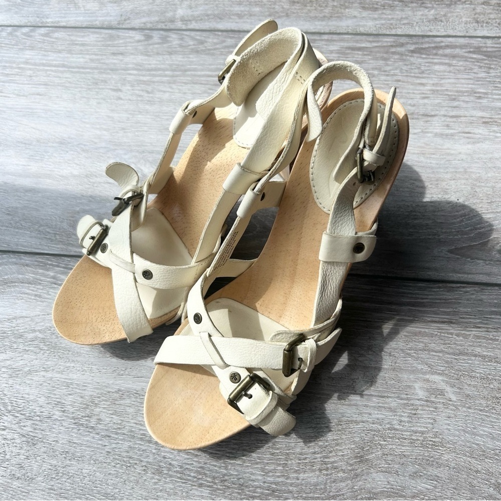 Frye  Dolly Buckle Wood Sandals in White